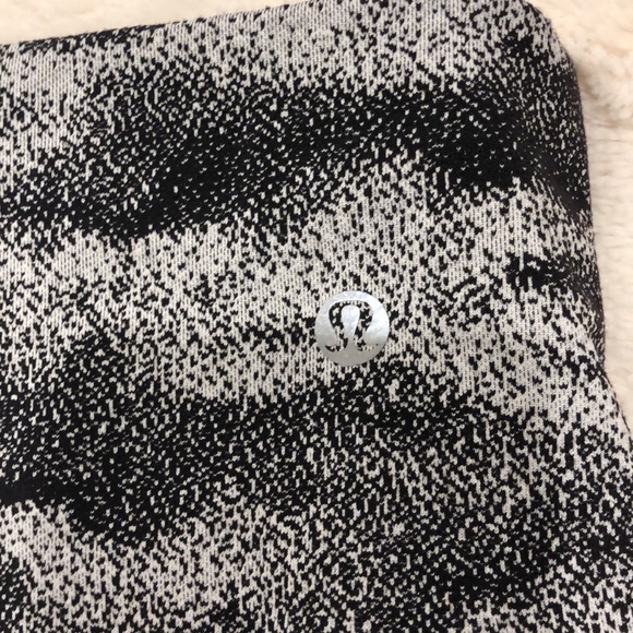 Lululemon cropped wunder unders - Picture 3 of 3